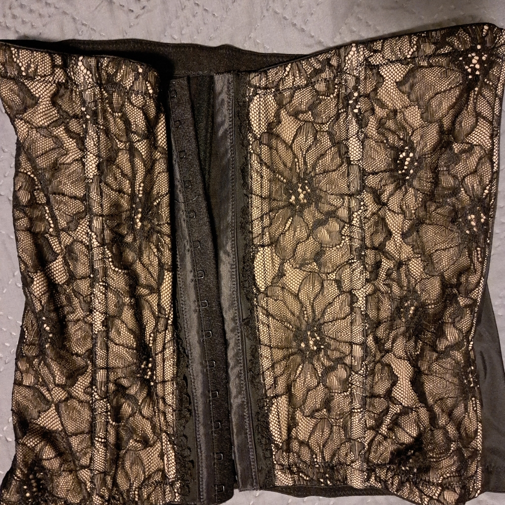 Chic Black Floral Lace Bandeau
